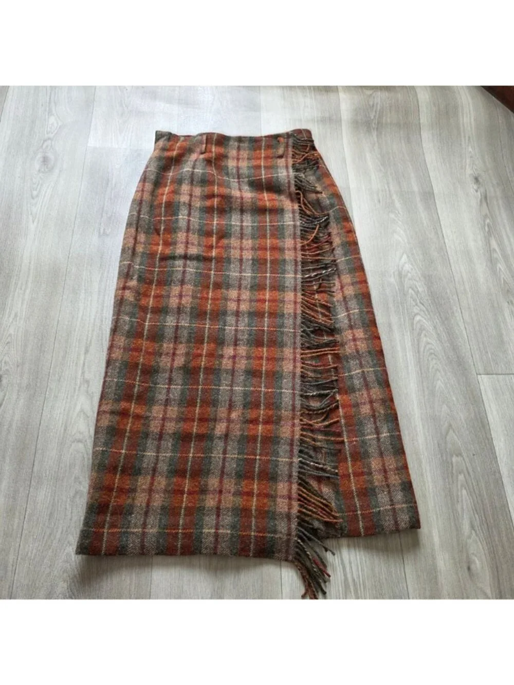 Jones New York Country Plaid Wool Blend Fringe Wrap Skirt Womens Size 8 Made USA